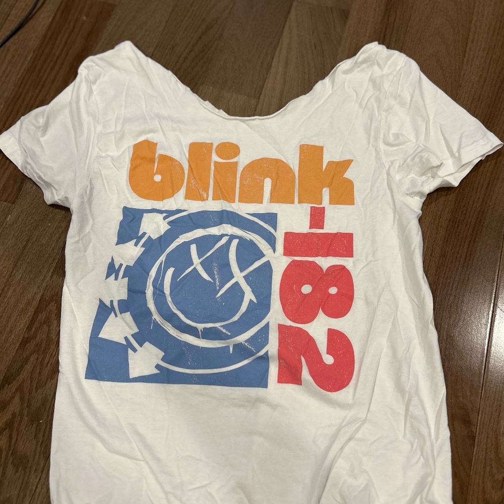 Graphic T-shirt Off-Shoulder Size M